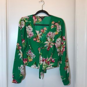 💚GREEN💚FLORAL TIE FRONT CROPPED TOP • EXPRESS